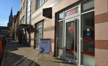Stark Massage- und Physiotherapiegemeinschaftspraxis Patuga, Schwarzuhr, Tumm